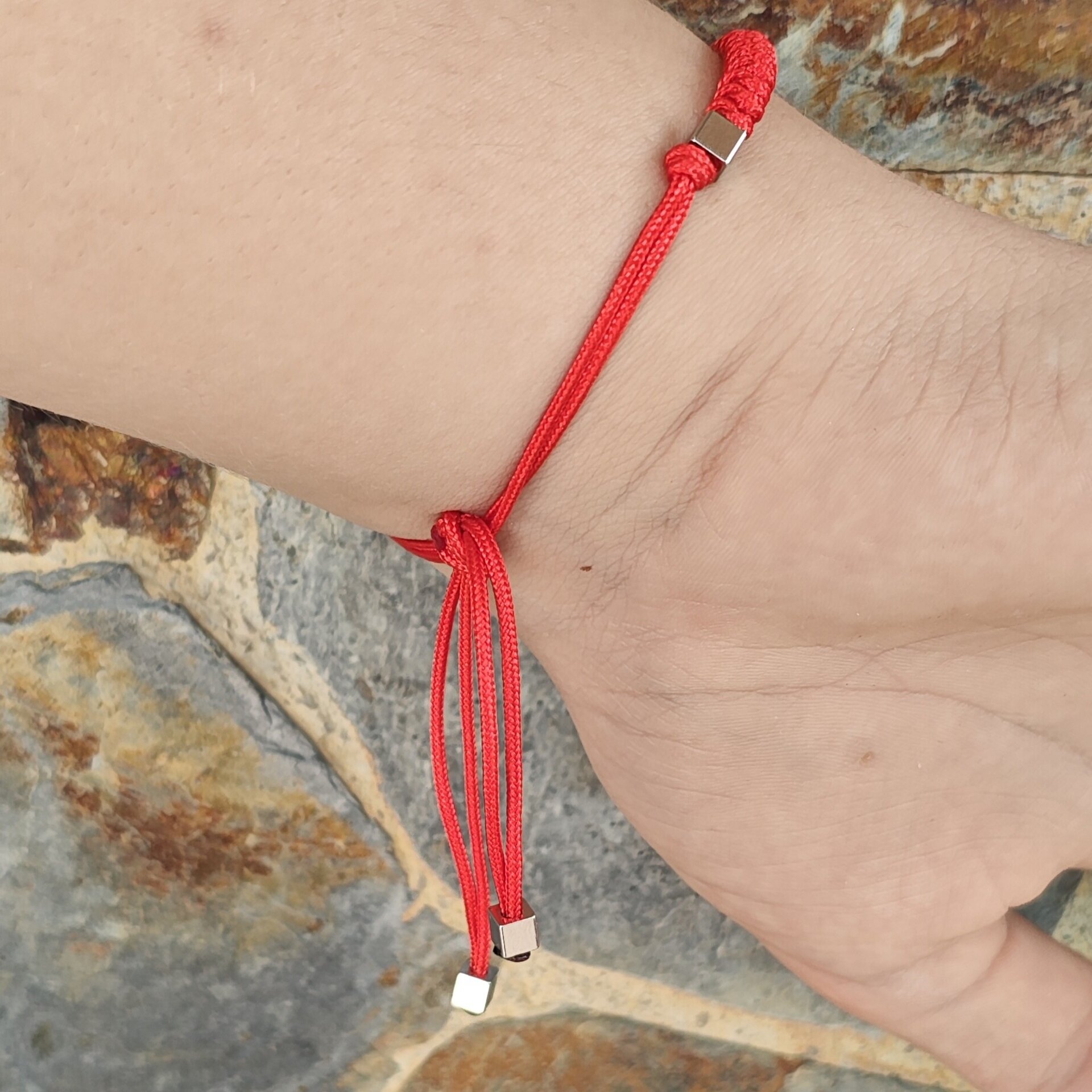 PULSERA HAND LOVE_CORDÓN ROJO (Acero) - 2